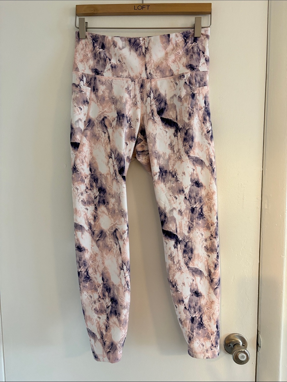Old Navy Power Soft 7/8 length - Beige Marble Print